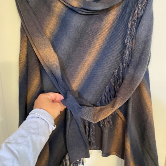 Navy Blue Gradient Striped Asymmetrical Sweater - Picture 4 of 6